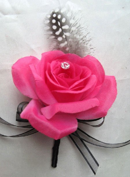 boutonniere mariage rose, fleur boutonniere rose, mariage theme rose et noir, mariage theme girly, 